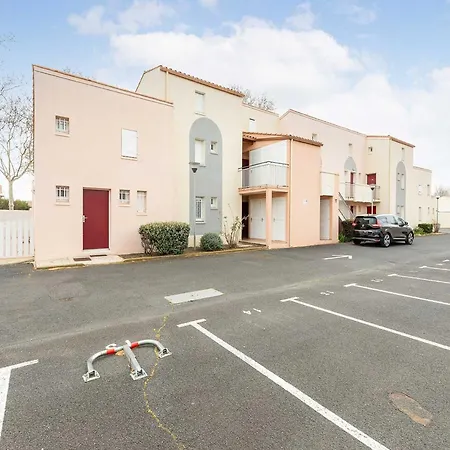 In With Communal Pool Agde